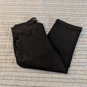 NWOT 🎉 BLACK CAPRI JEANS